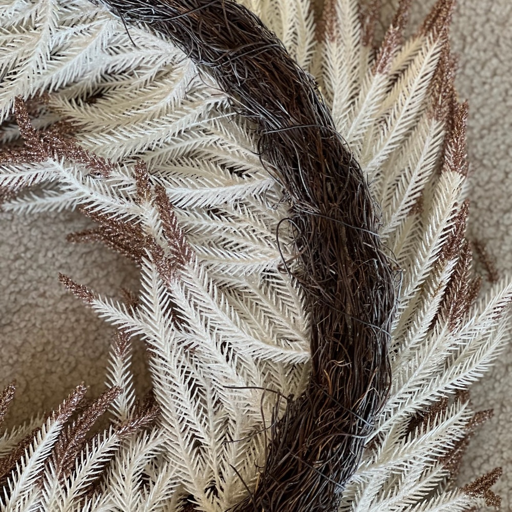 White Faux Pampas Grass Wreath (NWOT) - Picture 7 of 9